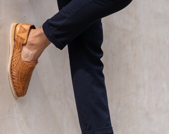 Handwoven Leather Slip-on Shoes – Mexican Huaraches for Men  display picture 2