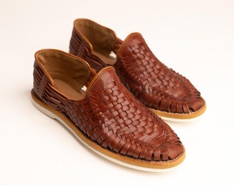 Handwoven Leather Slip-on Shoes – Mexican Huaraches for Men  display picture 1