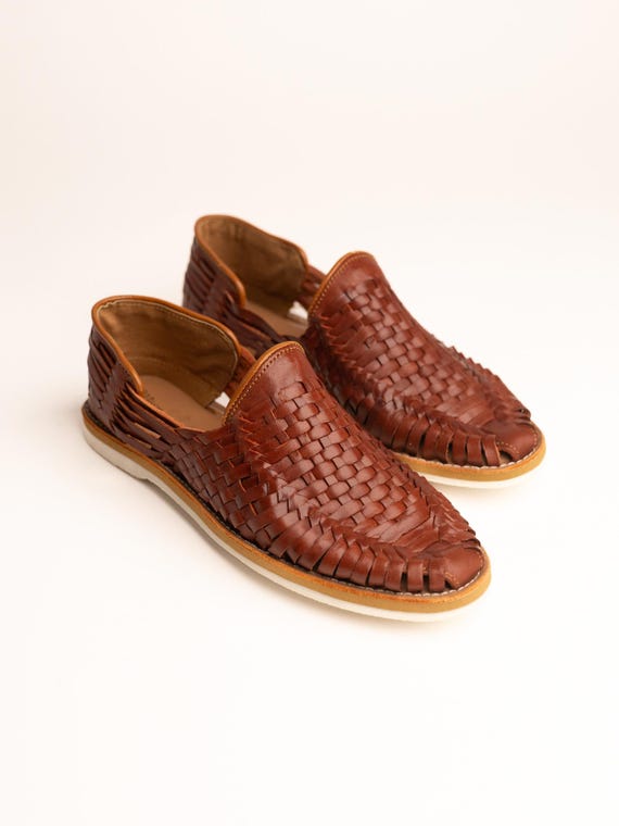 Men’s Handwoven Leather Slip-On Huaraches – Mexican Artisanal Loafers, Comfortable Closed-Toe Flats, Traditional Reddish Brown Summer Shoes