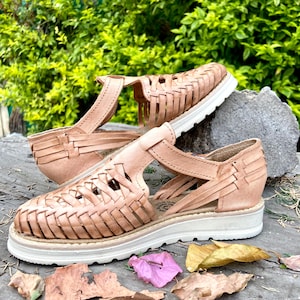 Mexican handmade SHOES with COMFORTABLE SOLE. Fashion Huarache White Blucke. Mexican leather shoes. Mexican Gifts image 3