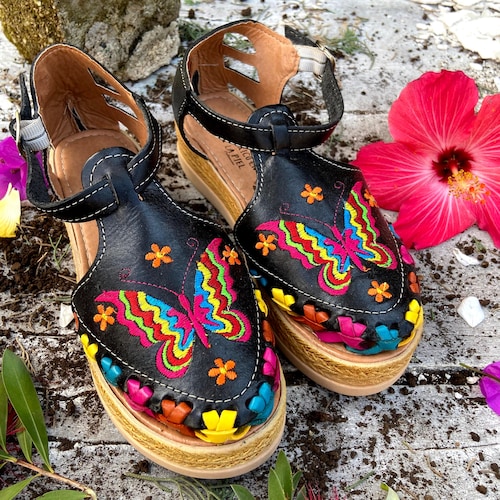Embroidered Black Platform Huarache. Mexican Leather Shoes
