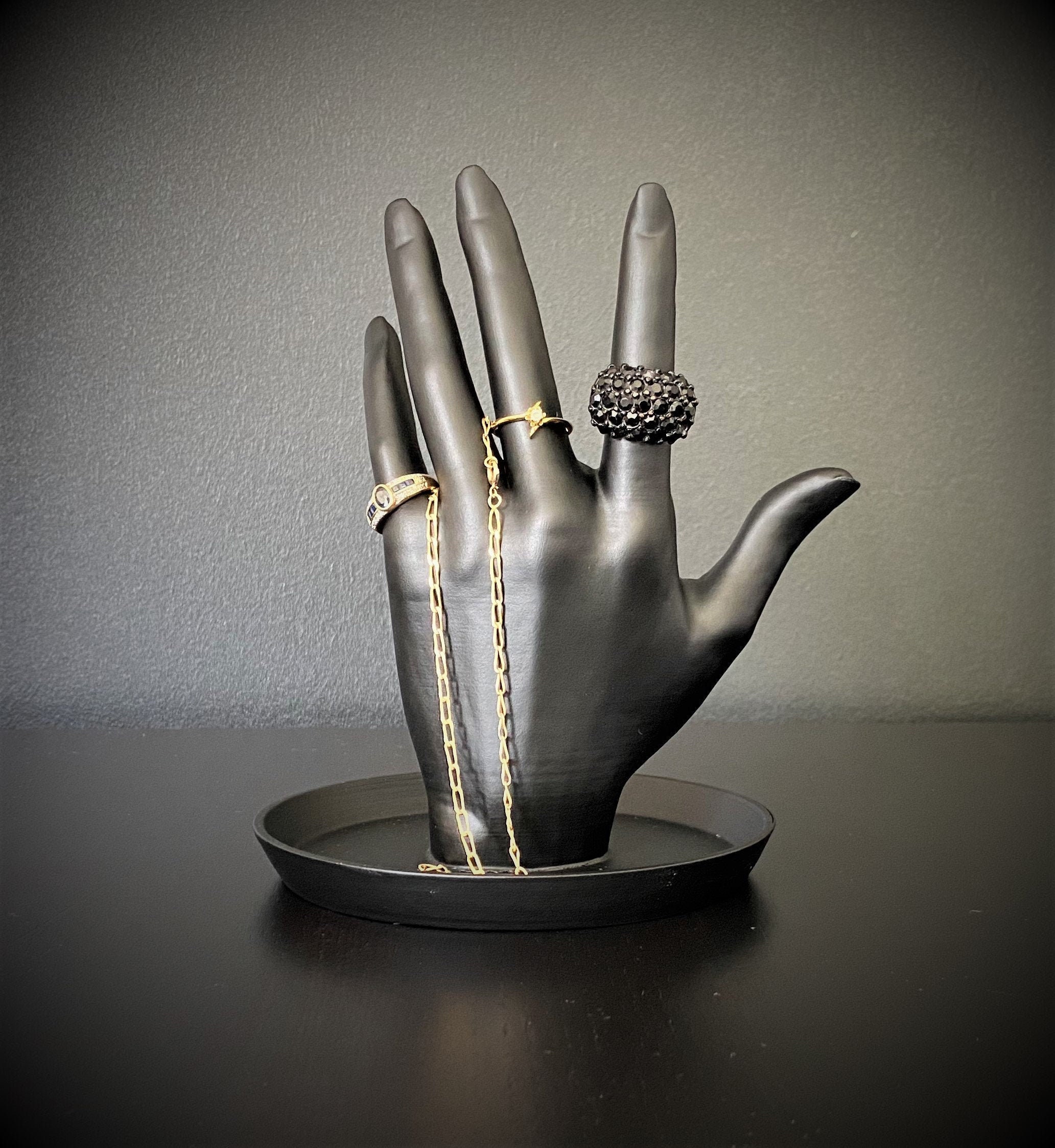 customizable and ecofriendly jewelry ring on hand display