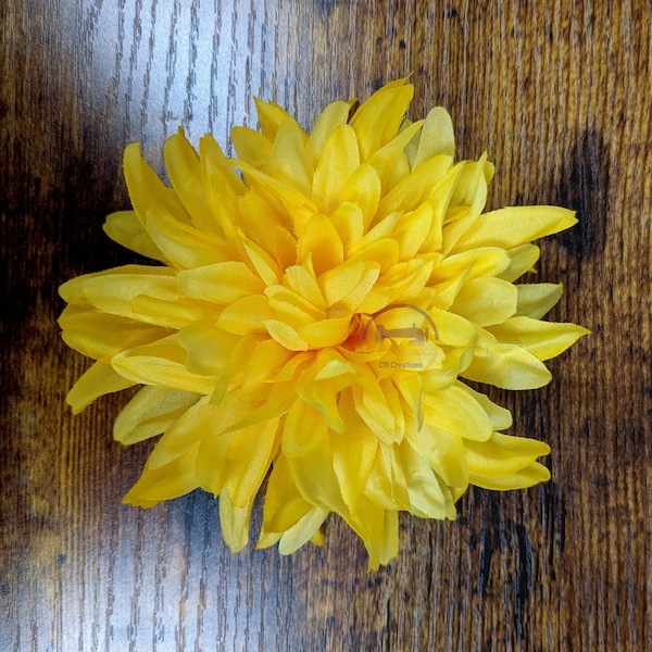 Yellow or White Mum Hair Clip, Flower hair clip, Silk flower hair clip, Rockabilly, Costume, Summer/Spring Large Chrysanthemum Daisy Clip