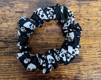 2 BRAND NEW Pirate Skull Cross Bone Hair Scrunchies 2 BRAND NEW Pirate Skull Cross Bone Hair Scrunchies