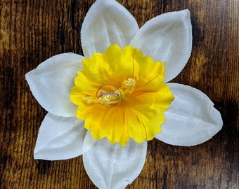 White Daffodil Hair Clip, Flower hair clip, Silk flower hair clip, Rockabilly, Costume, Summer/Spring flower, Festivals, Large hair clip