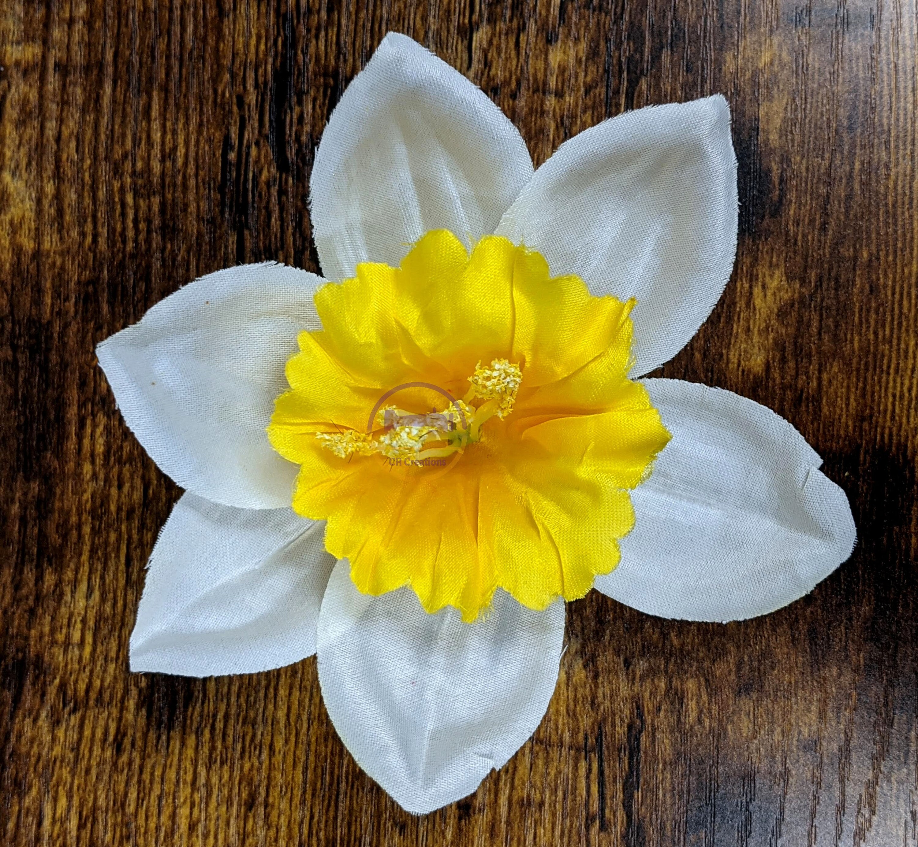 White Daffodil Hair Clip, Flower hair clip, Silk flower hair clip