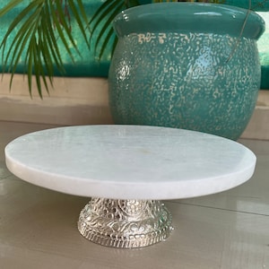 Marble cake stand