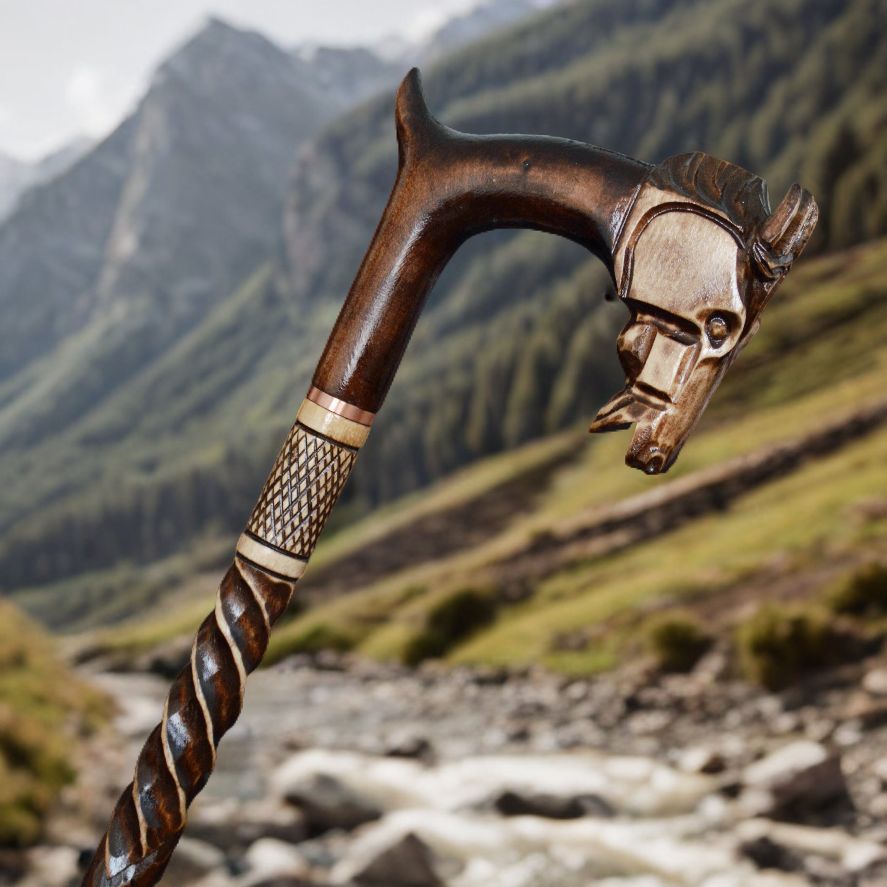 Bastone da passeggio in legno con manico testa di cavallo Bastone da passeggio in legno con manico testa di cavallo