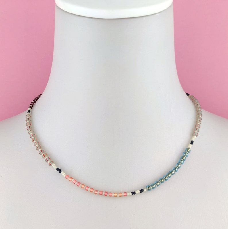 Bunte Perlenkette mit Silber Verschluss Zierliche Halskette mit bunten Perlen bunte Kette mit Glasperlen bunter Perlenschmuck Unikat Bild 9