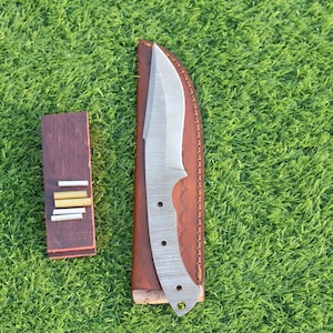 Damast-Stahl-Messerherstellungs-Kit enthält Messerklinge, Stifte, Holzgriffskalen für Messerherstellungszubehör & -scheide, zum Herstellen von Jagdmessern