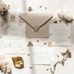 Pressed Flowers Wedding Invitation / Floral Wedding Invitation / Boho Wedding Invite / Wildflower Wedding Invites / Wedding Invitation