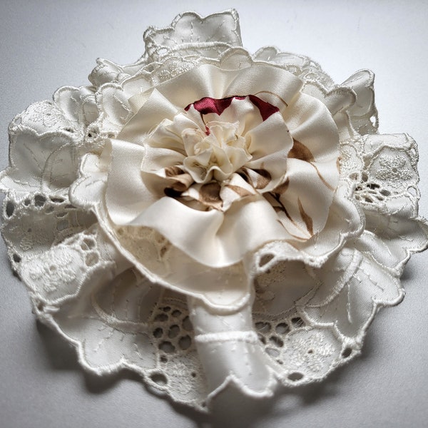 Fleur dentelle et soie