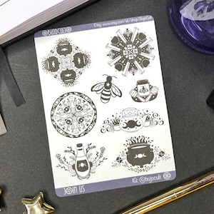 Strega della cucina con disegni e mandala in bianco e nero