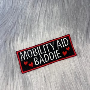Toppa ricamata "Mobility Aid Baddie" / Malattia cronica / Disabilità invisibile / Toppa per persone con malattie croniche