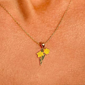 水仙の花のネックレス 3月の誕生花 かわいいネックレス 上品なミニマリストネックレス 彼女へのギフト フラワーチャームネックレス 女性へのギフト