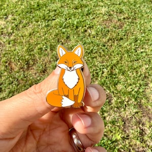 Süßer Fuchs Emaille Pin Wald Tier Pin, Fuchs Liebhaber Geschenk, Natur Inspirierter Anstecknadel für Jacke, Rucksack oder Hut