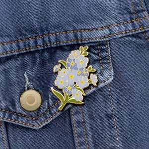 Forget me not Flower Lapel Pin Flower Lover Gift Ideas Flower Enamel pin Floral Brooch Cute Flower Pin