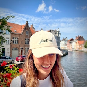 Plant Mom Hat Embroidered Baseball Cap for Plant Lovers Gardening Gifts Perfect Gift for Plant Mama Gardeners Nature Hat Plant Lady Hat