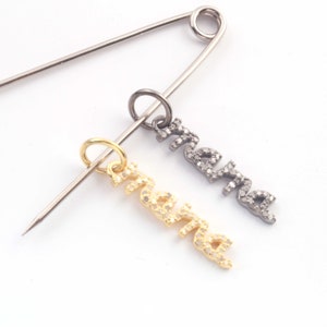 1 peça pingente de pingente de letra pequena 'mama' com diamante pave, prata esterlina 925/ouro amarelo vermeil 24 mm x 5 mm, DJ00227