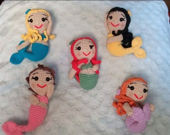 Padrão amigurumi pequenas sereias 13 cm