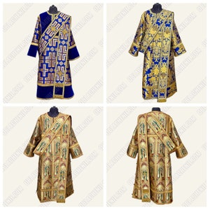 Pode incluir: Quatro estilos diferentes de vestes litúrgicas, incluindo uma casula azul e dourada com uma estola dourada, uma casula dourada e vermelha com uma estola verde, e duas casulas douradas com padrões diferentes.