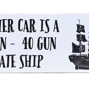 Mein anderes Auto ist ein 200-Tonnen-Piratenschiff-Autoaufkleber für Ihr Auto | Vinyl-Aufkleber 3 "X 9" | Fluch der Karibik Fans werden es lieben