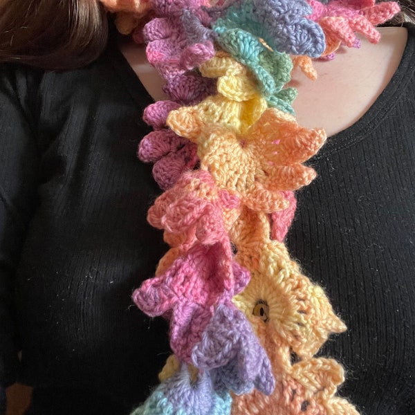 Fan lace crochet scarf | floral | cottagecore | whimsical | fairycore | for her | gift idea | for mum | for girlfriend | spring fashion |