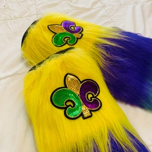 fluffy mardi gras leg warmers