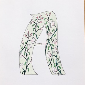 Obra de arte inicial, pintada a mano 'A'. Carta del alfabeto ilustrado, tema de Lily