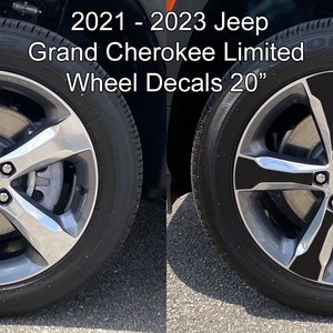 Puede incluir: Imágenes antes y después de un Jeep Grand Cherokee Limited 2021-2023 con calcomanías de ruedas de 20". La imagen anterior muestra las ruedas plateadas. La imagen posterior muestra las ruedas con calcomanías negras.