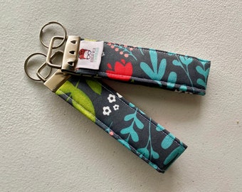 Pulsera y pañuelo para mascotas con diseño floral llamativo