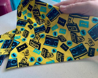 Bandana retro para mascotas con casete