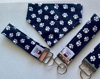 Bandana y pulsera para mascotas con estampado de patas