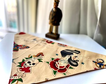 Pañuelo para mascotas estilo tatuaje clásico - Para cubrir el collar, lavable a máquina