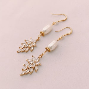 Elegant Crystal Pearl Drop Earring, Bridal Earrings, Women's Earrings, Formal Wear Earrings, 18k Gold Plated Earring Hooks, Gold Earrings