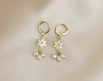 Dainty Daisy Natural Shell With Genuine Freshwater Pearls Gold Huggie Hoop Earrings, 18k Gold Plated Huggie Earrings, Pearl Earrings, Gold