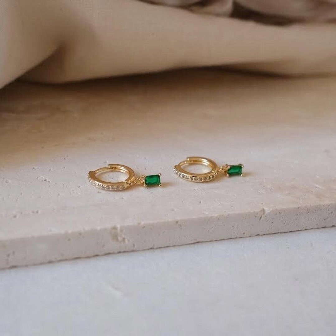 Emerald & 18k Gold Zahra Vert Hoop Earrings main image 1