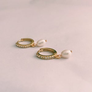 Dainty Pearl CZ Pave Huggie Hoop Earrings, Small Gold Hoops, Gold Huggie Earrings, CZ Earrings, Pearl Huggie Earring, Gold Crystal Huggies