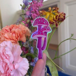 Holografische roze paddenstoelsticker, holografisch vinyl van 1,4 x 3,1 inch