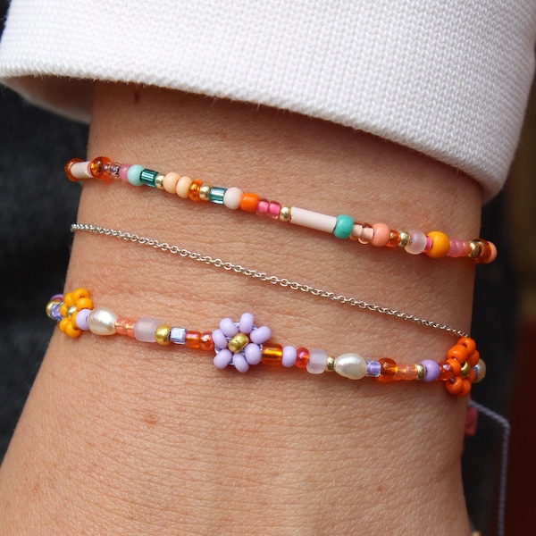 Braccialetto di perline con perle d'acqua dolce / Disponibile in 5 diversi colori e 2 diversi design