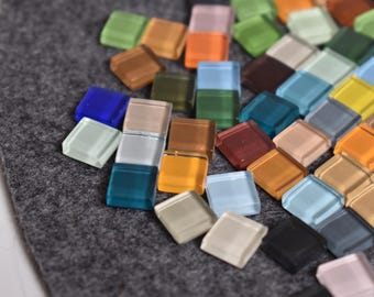 Mosaico de vidrio cuadrado para manualidades, mosaicos cuadrados de colores mezclados para platos para decoración del hogar, proyecto escolar (cada bolsa pesa 3,5 oz y contiene 120 piezas)