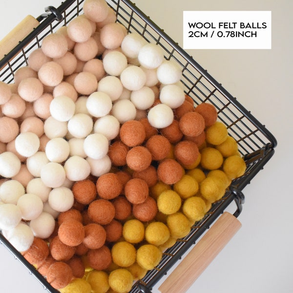 Pompons aus 100 % Wollfilz im Vorteilspack – Senffarbenes warmes Farbset. Lose 2cm Wollbommel, Wohndeko für Party, Kinderzimmer, DIY-Bastelgirlandenbedarf,