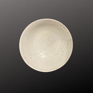 Cuenco translúcido Qingbai / Cerámica de la dinastía Song/Yuan china / Celadón antiguo con incisión floral