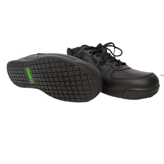 nike restaurant slip resistant shoes