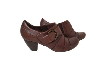 bare traps peep toe booties