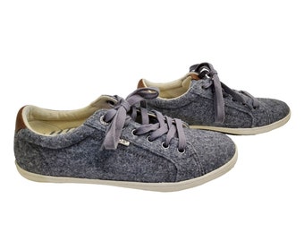 2000s taos' womens "star burst" soft fabric grey fashion sneakers.