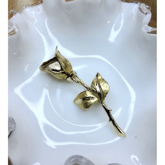 vintage gold tone stem leaf and rose bud brooch - image 3