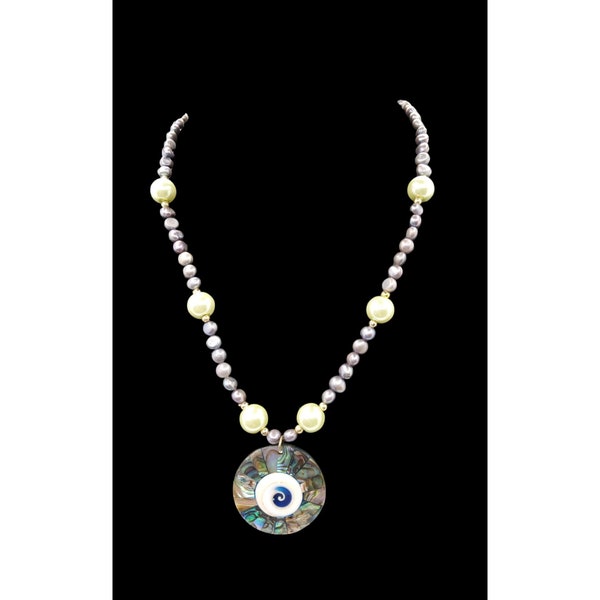 vintage natural mother of pearl shiva eye pendant necklace.