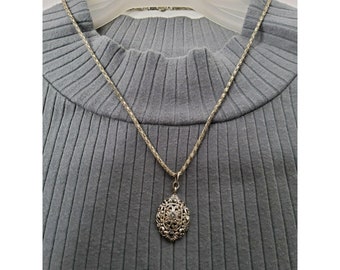 Vintage Avon Elegant , Beautiful Design 9.5" Silver Color Green Faux Stone Broch Style Necklace.