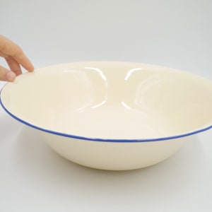 Large enamel beige bowl